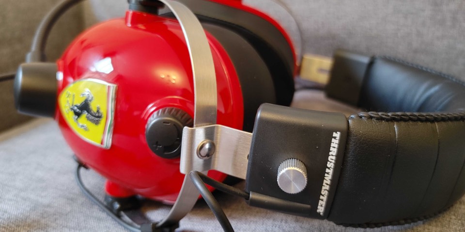 Review Scuderia | Headset Gaming T.Racing Edition Thrustmaster Ferrari TheSixthAxis