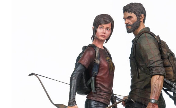 the last of us statue