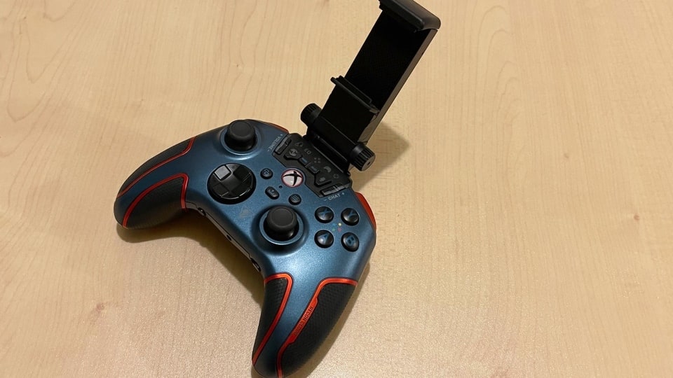 Attach mobile grip to Turtle Beach