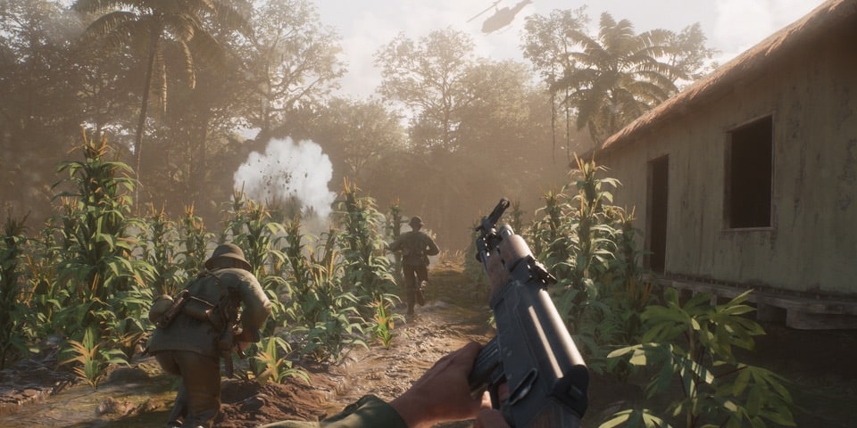 Hell Let Loose Vietnam – Soldiers running through a field