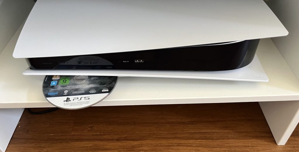 Inserting disc into PlayStation 5