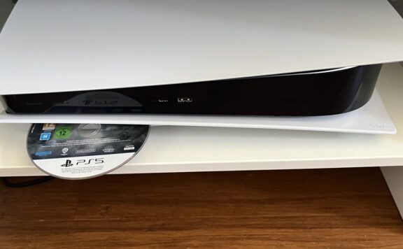 Inserting disc into PlayStation 5